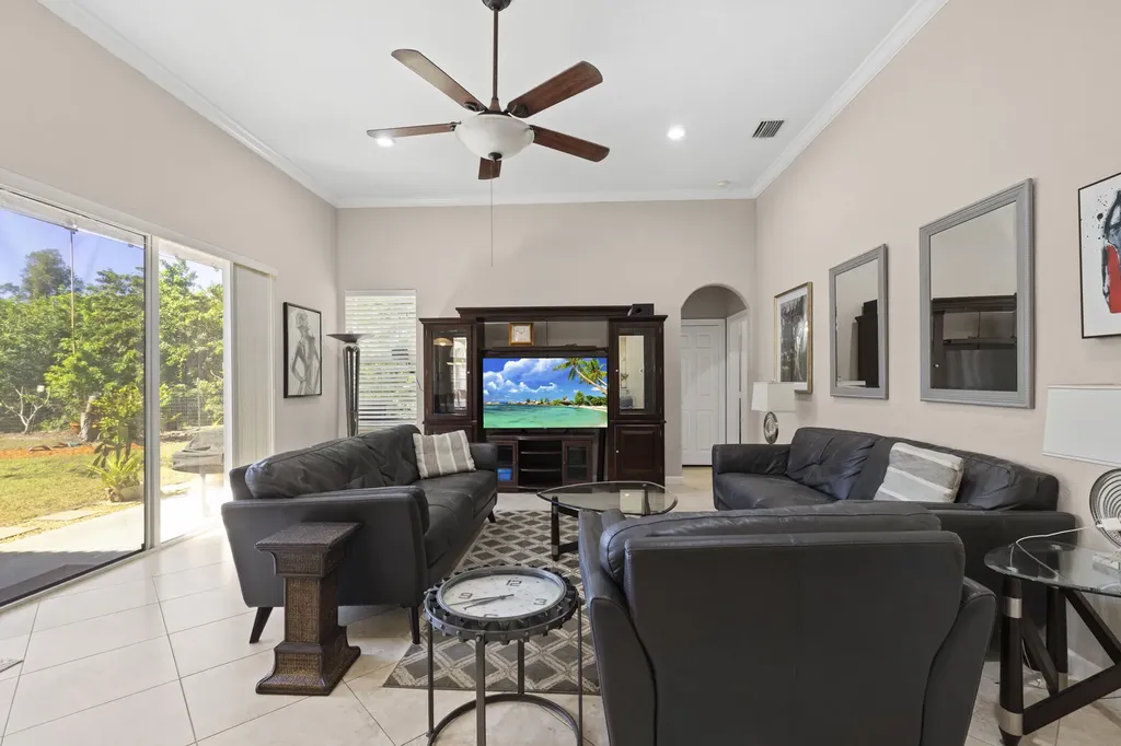 3968 W Hamilton Key West Palm Beach FL 33411