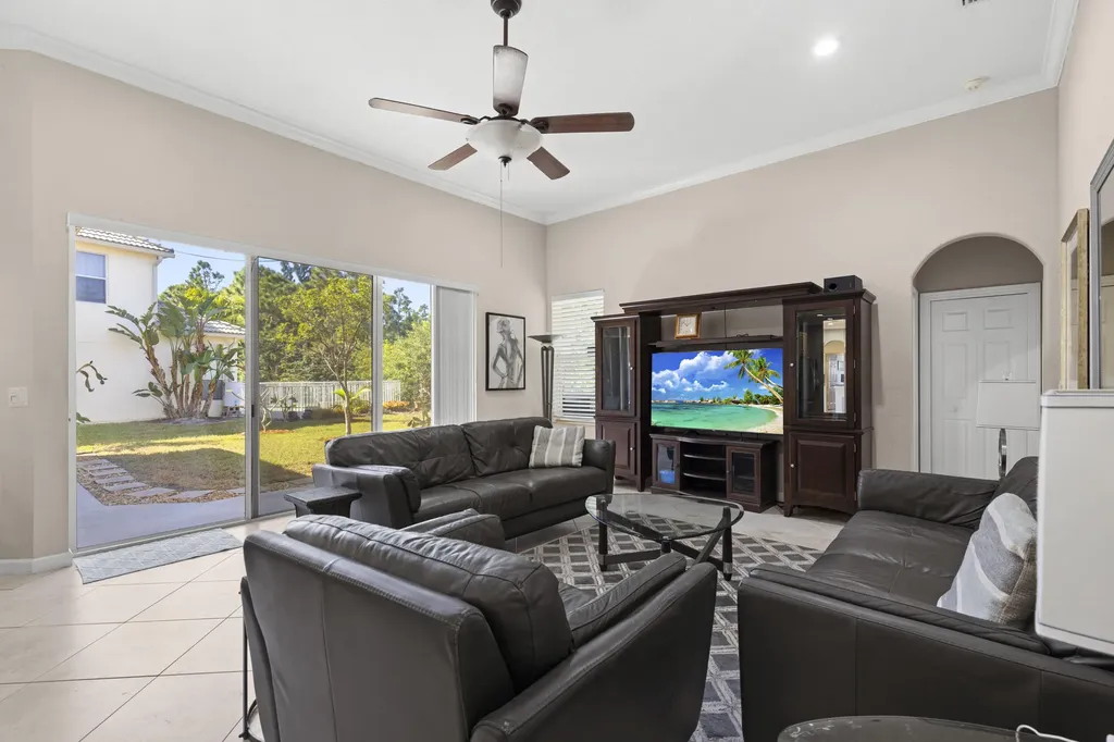 3968 W Hamilton Key West Palm Beach FL 33411
