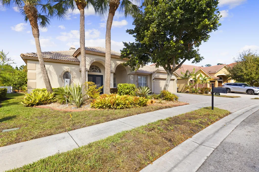 3968 W Hamilton Key West Palm Beach FL 33411