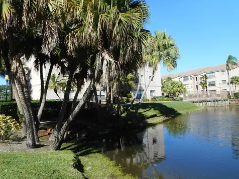 2866 S University Drive Davie FL 33328