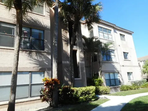 2866 S University Drive Davie FL 33328