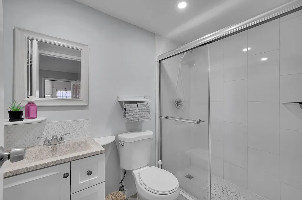 646 Flanders N Delray Beach FL 33484