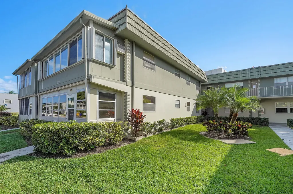 646 Flanders N Delray Beach FL 33484