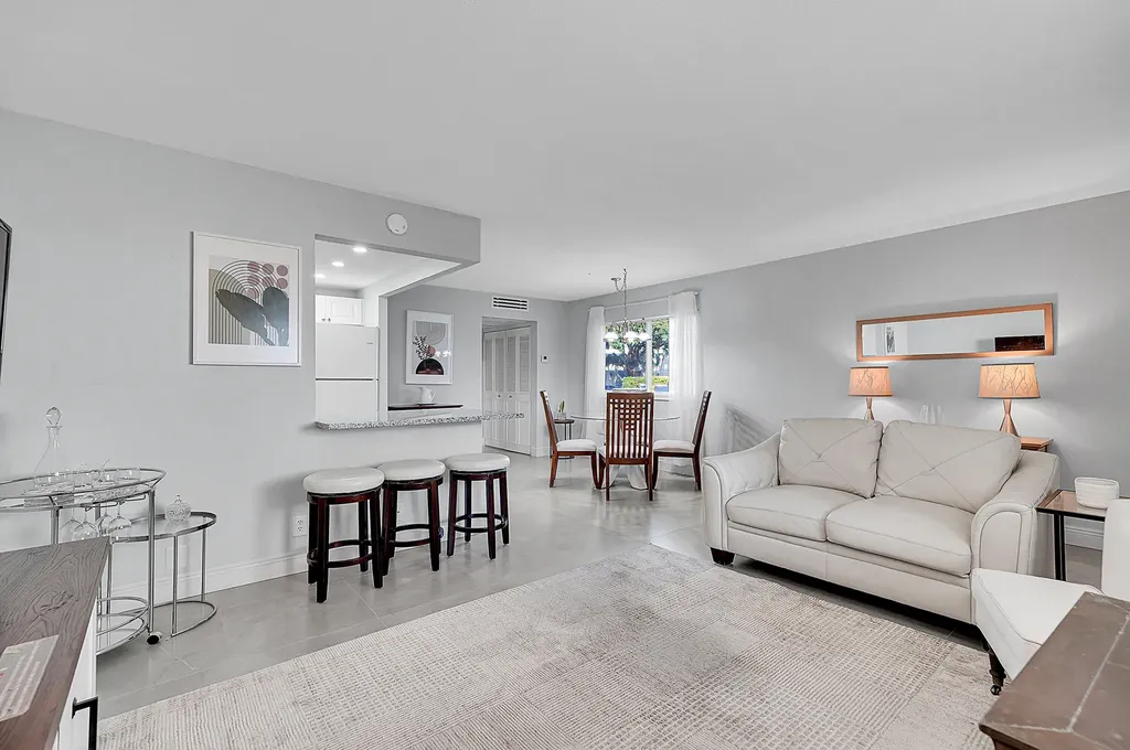 646 Flanders N Delray Beach FL 33484