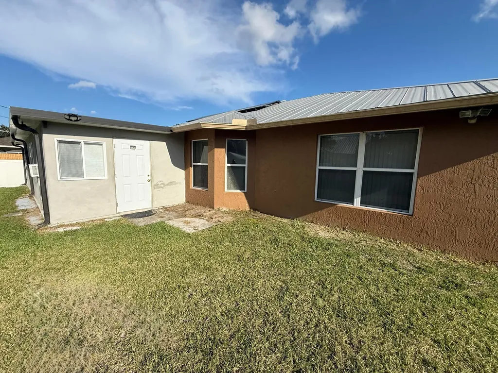 1481 SW Jacksonville Avenue Port St Lucie FL 34953