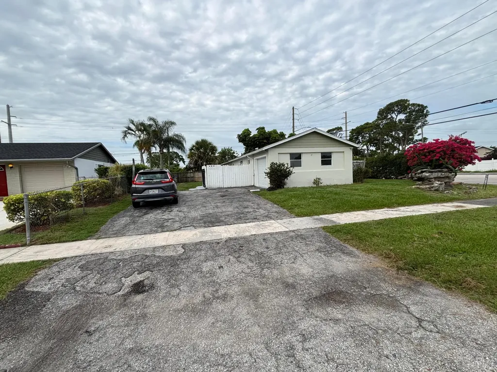 462 S Haverhill Road West Palm Beach FL 33415