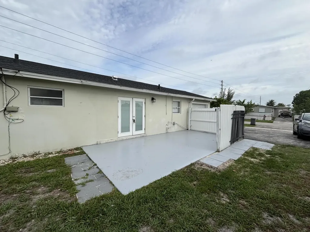 462 S Haverhill Road West Palm Beach FL 33415