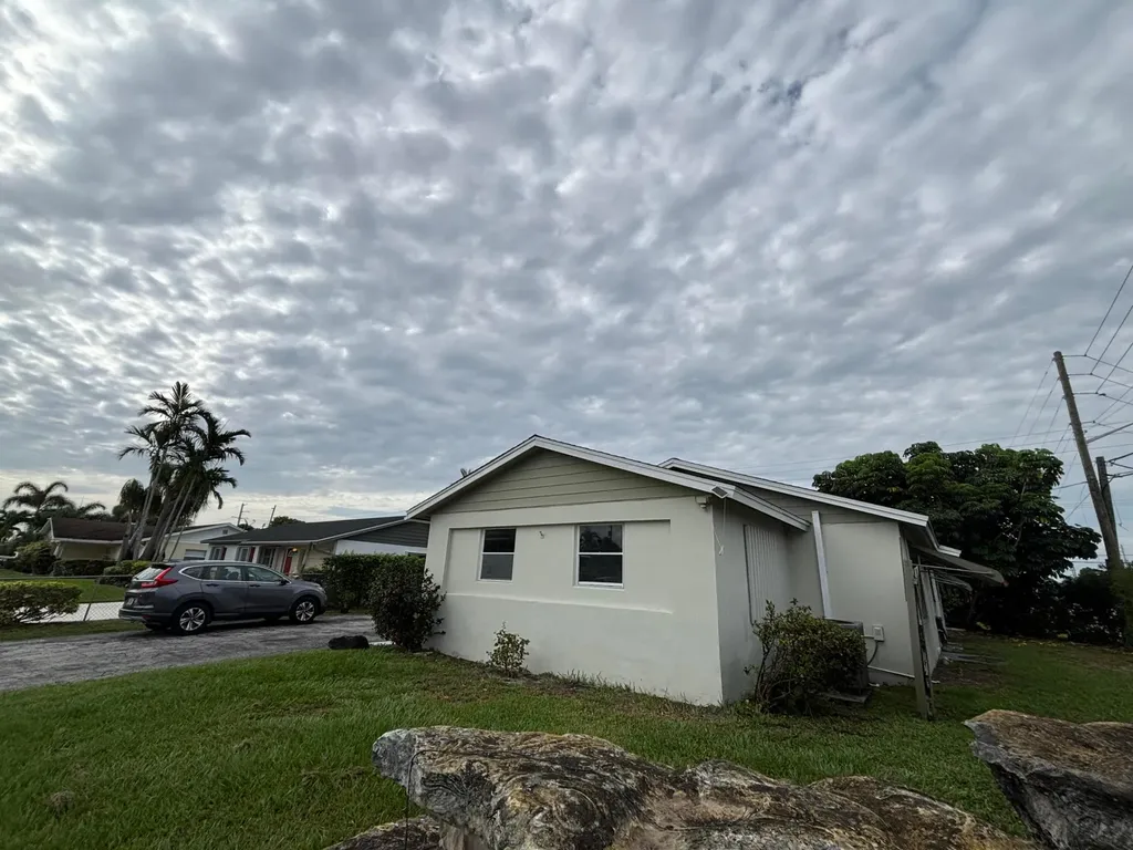 462 S Haverhill Road West Palm Beach FL 33415