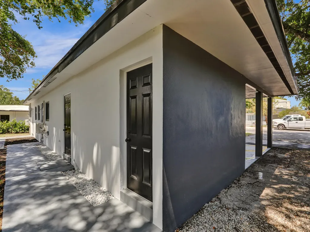 950 SW 29th Street Fort Lauderdale FL 33315