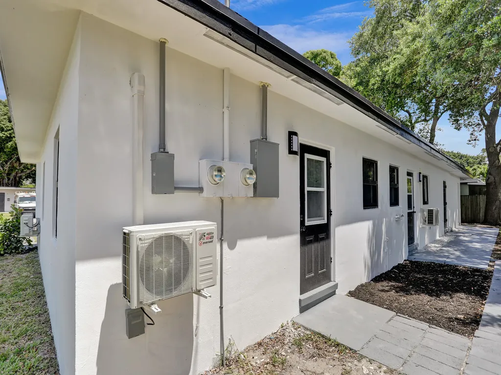 950 SW 29th Street Fort Lauderdale FL 33315