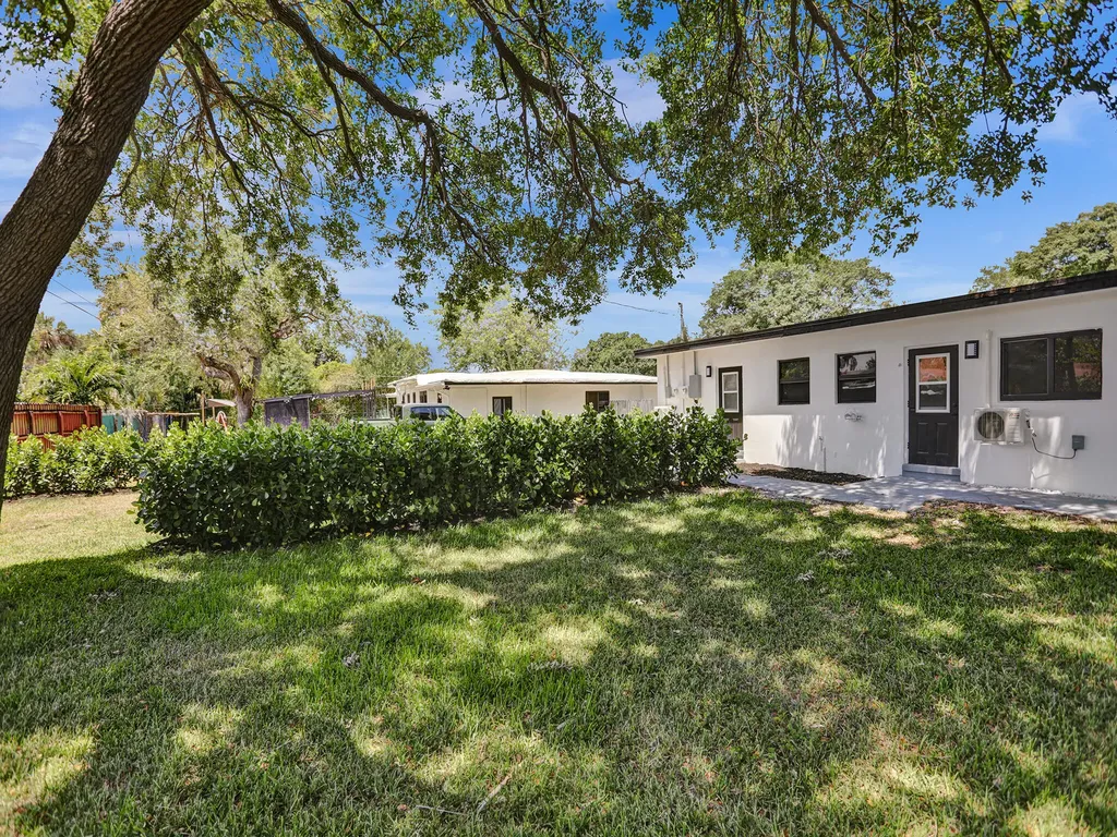 950 SW 29th Street Fort Lauderdale FL 33315