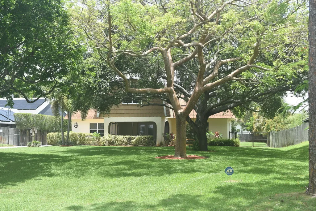 5345 Palm Way Lake Worth FL 33463