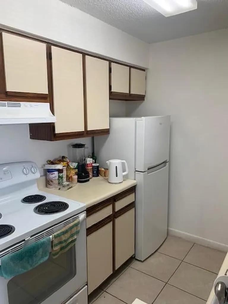 2736 S University Drive Davie FL 33328