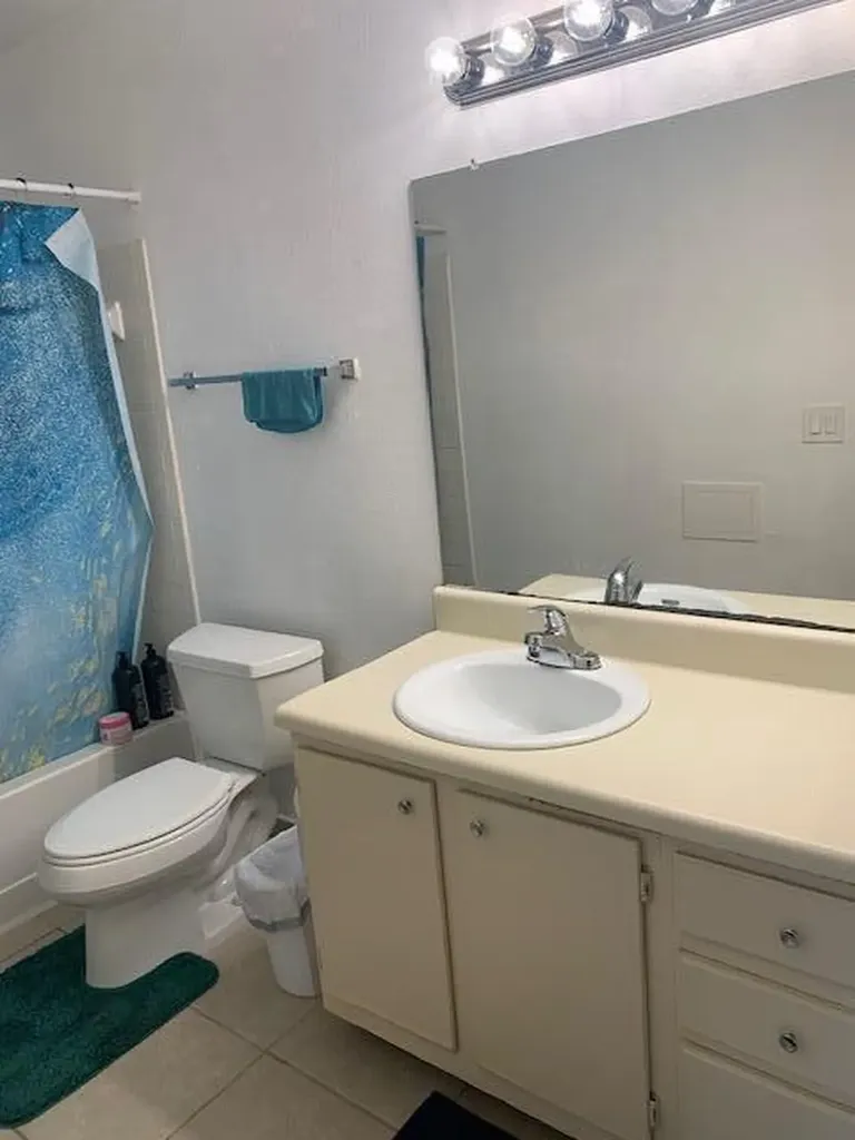 2736 S University Drive Davie FL 33328