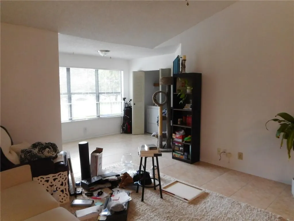 2736 S University Drive Davie FL 33328