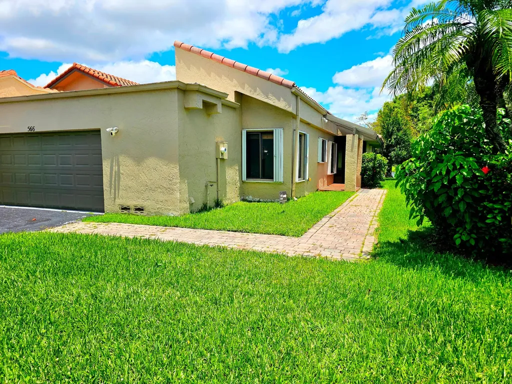 566 Village Lake Drive Weston FL 33326