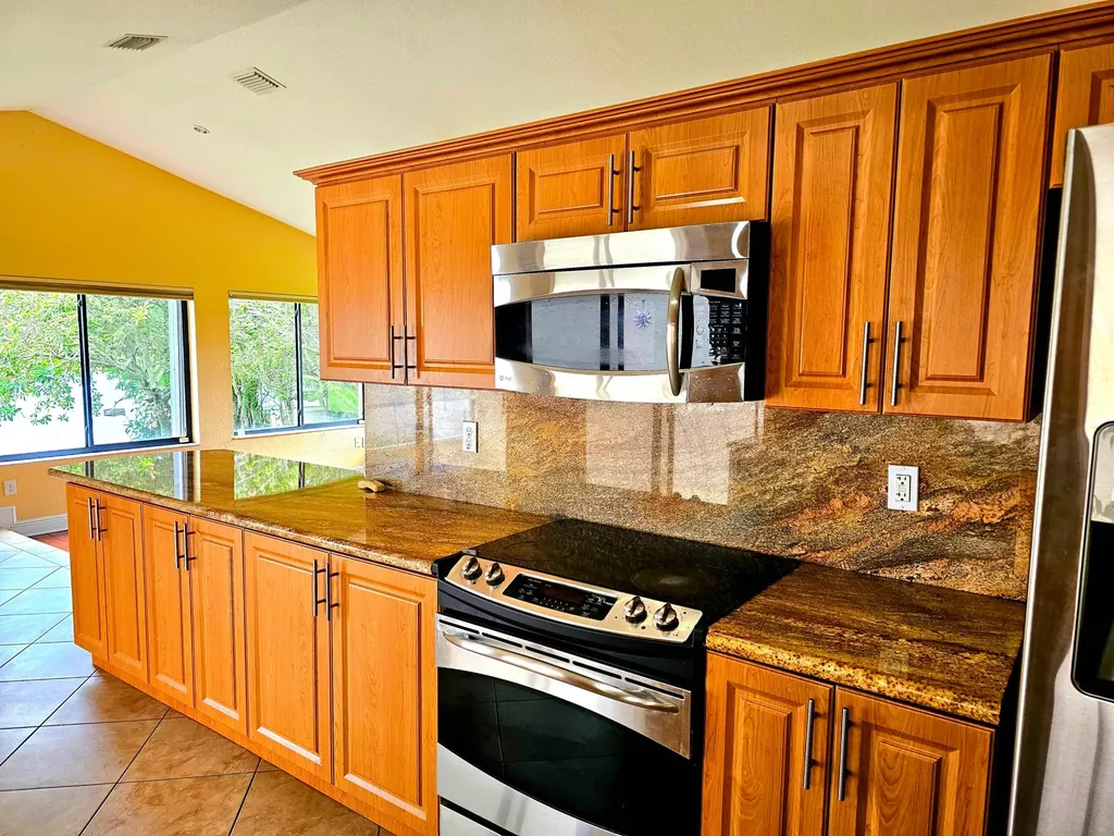 566 Village Lake Drive Weston FL 33326