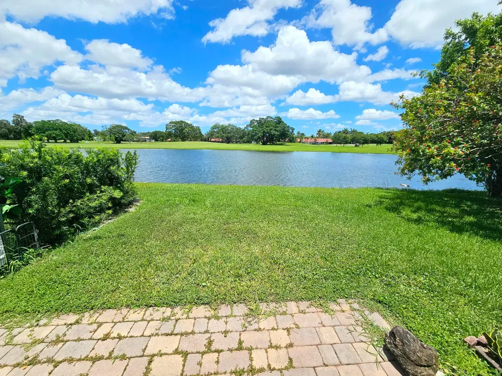 566 Village Lake Drive Weston FL 33326