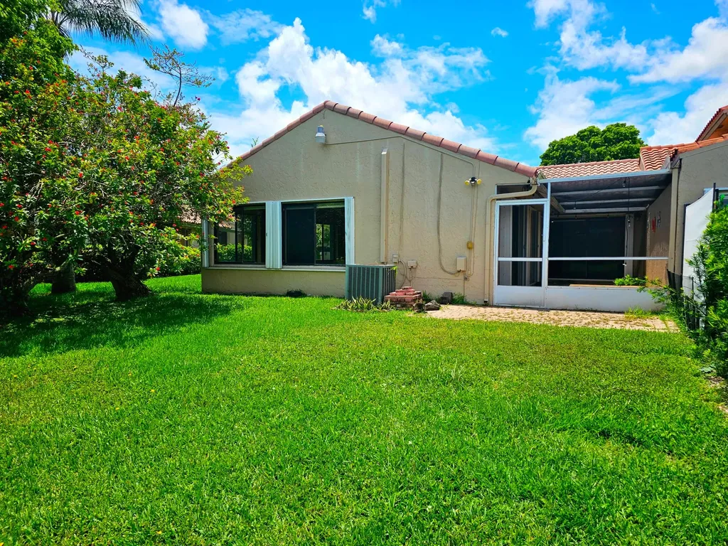 566 Village Lake Drive Weston FL 33326
