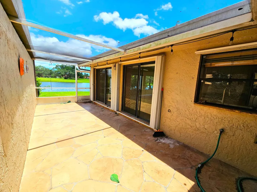 566 Village Lake Drive Weston FL 33326