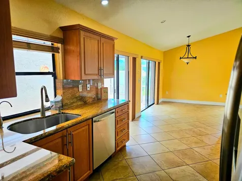 566 Village Lake Drive Weston FL 33326