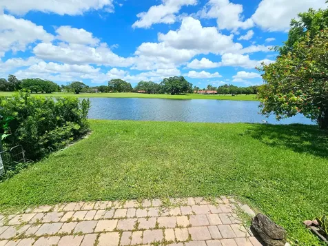 566 Village Lake Drive Weston FL 33326