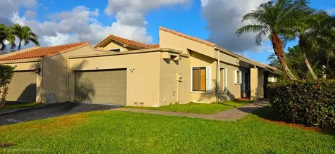 566 Village Lake Drive Weston FL 33326