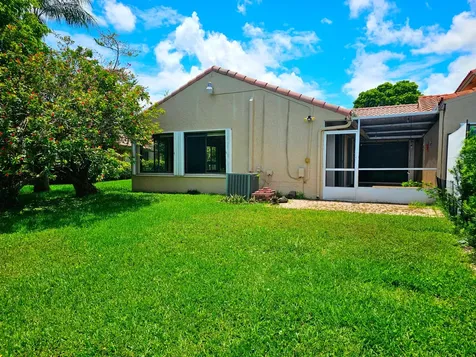 566 Village Lake Drive Weston FL 33326