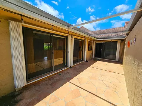 566 Village Lake Drive Weston FL 33326