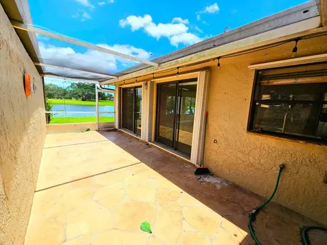 566 Village Lake Drive Weston FL 33326