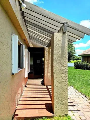 566 Village Lake Drive Weston FL 33326