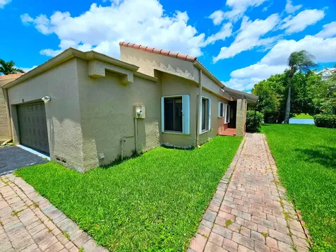 566 Village Lake Drive Weston FL 33326