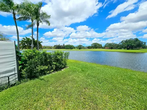 566 Village Lake Drive Weston FL 33326