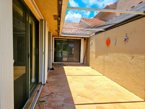 566 Village Lake Drive Weston FL 33326