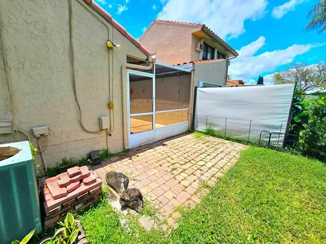 566 Village Lake Drive Weston FL 33326