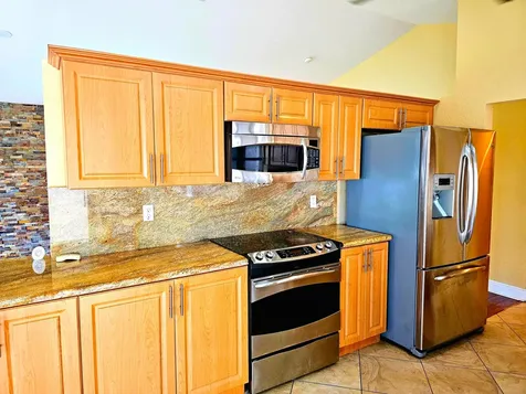 566 Village Lake Drive Weston FL 33326