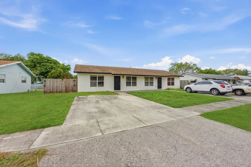 3847 Roan Court E West Palm Beach FL 33403