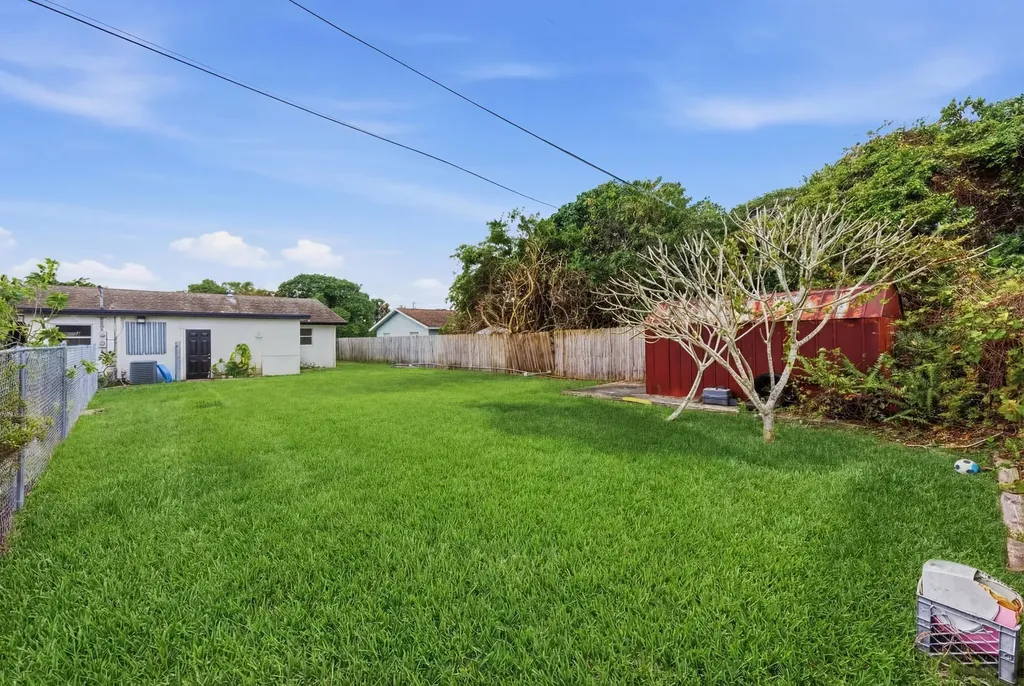 3847 Roan Court E West Palm Beach FL 33403