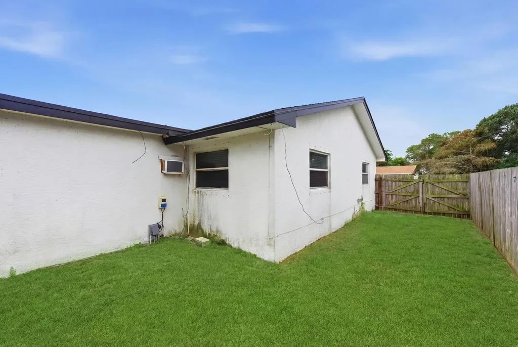 3847 Roan Court E West Palm Beach FL 33403