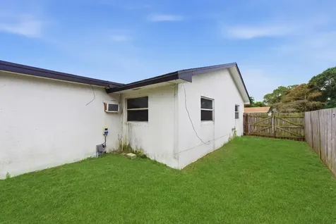 3847 Roan Court E West Palm Beach FL 33403