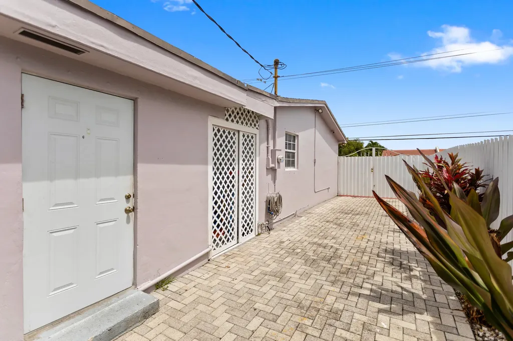 1450 W 37th Street Hialeah FL 33012