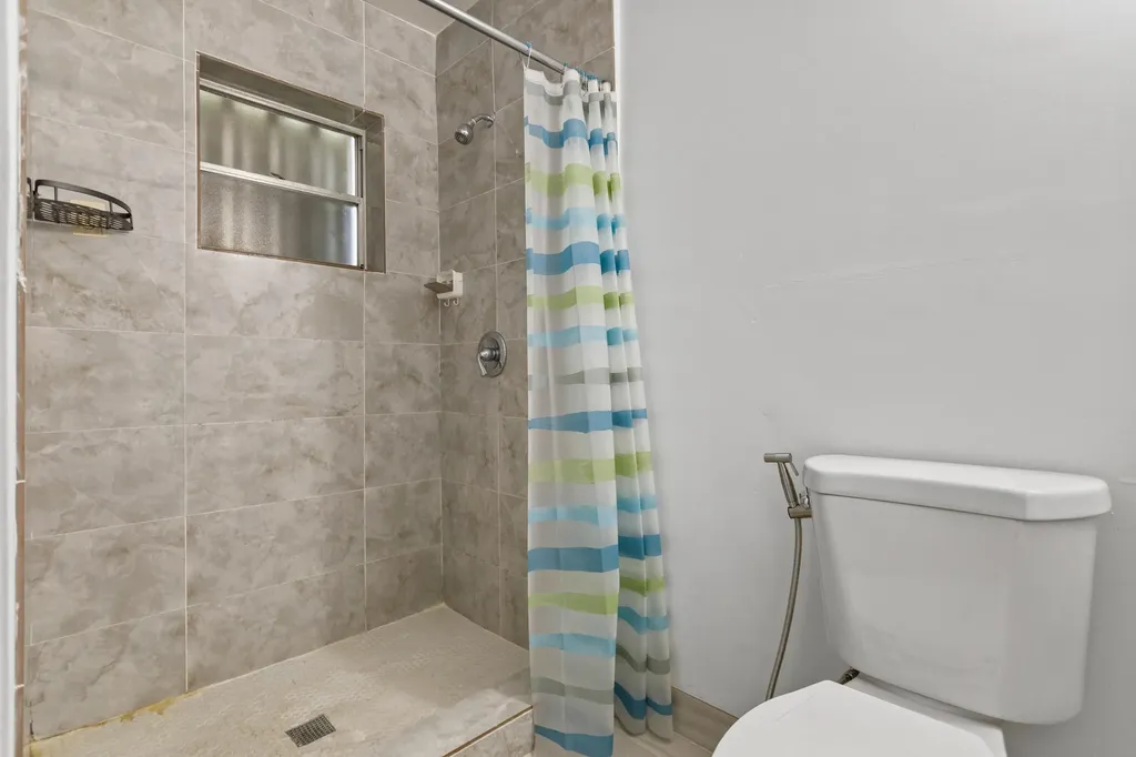 1450 W 37th Street Hialeah FL 33012