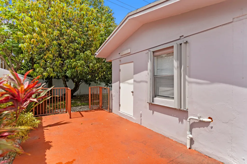 1450 W 37th Street Hialeah FL 33012