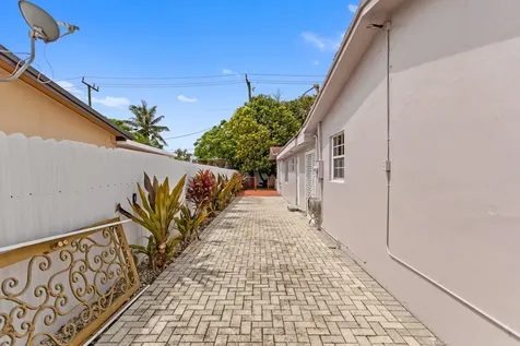 1450 W 37th Street Hialeah FL 33012