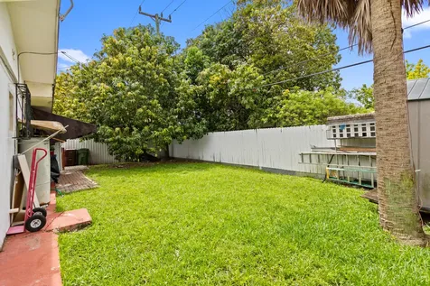 1450 W 37th Street Hialeah FL 33012