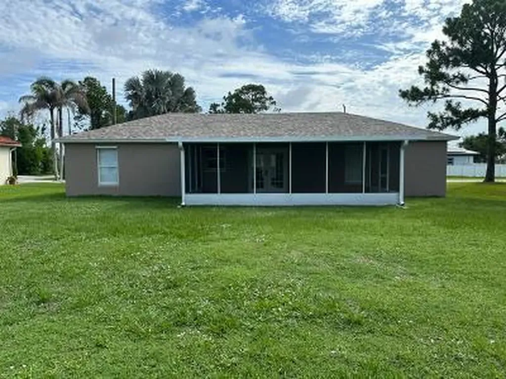 5525 NW North Lundy Circle NW Port St Lucie FL 34986