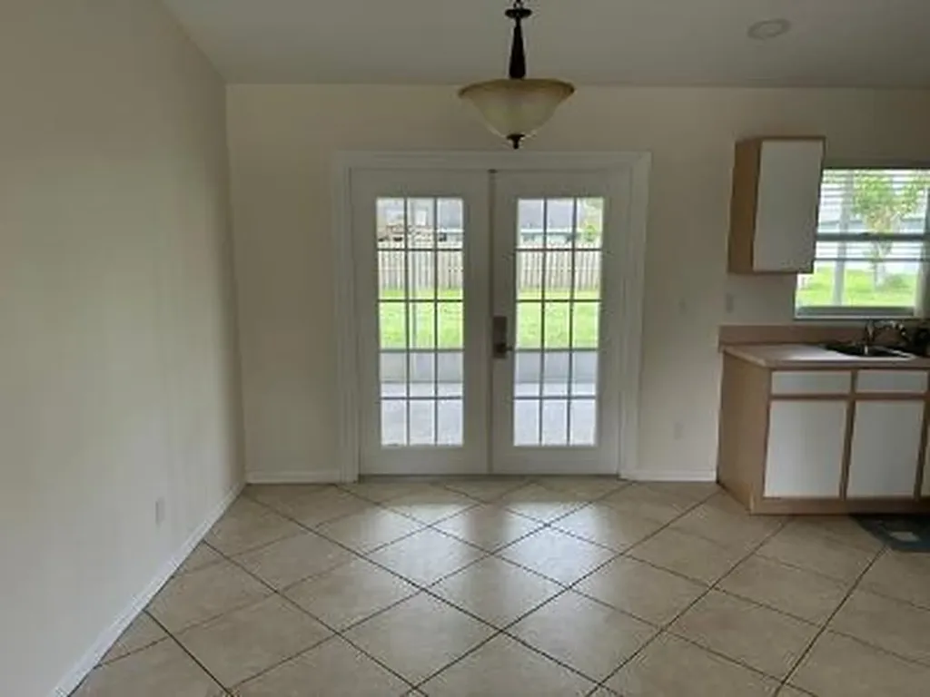 5525 NW North Lundy Circle NW Port St Lucie FL 34986