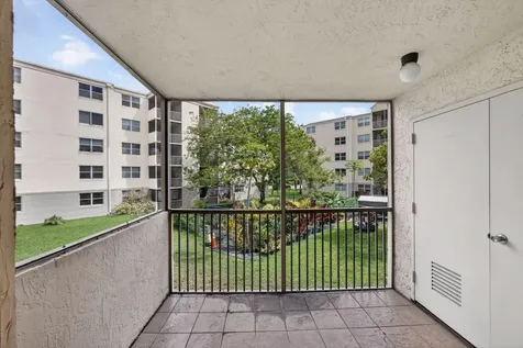 8353 Lake Drive Doral FL 33166