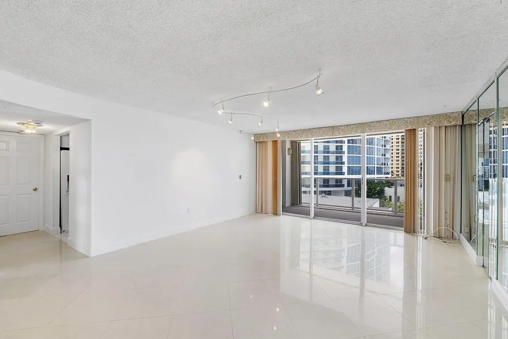 2751 S Ocean Drive Hollywood FL 33019