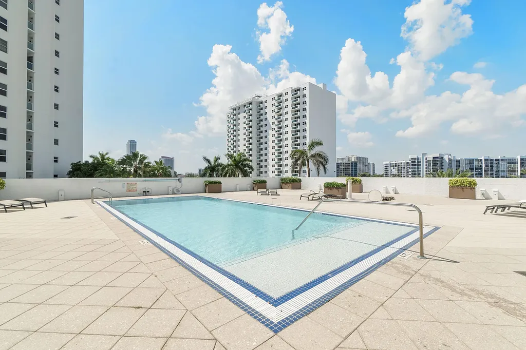 2751 S Ocean Drive Hollywood FL 33019